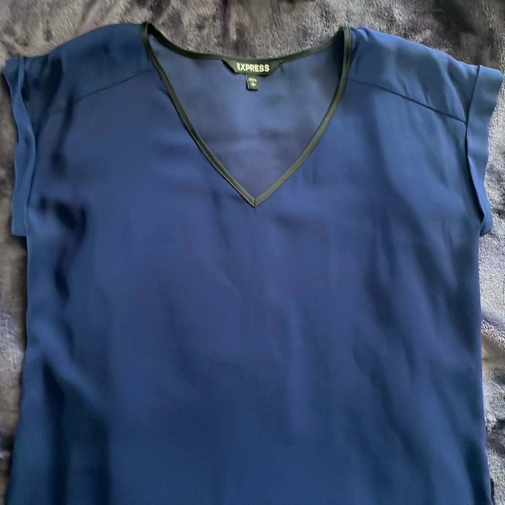 Express Short-Sleeved Woman’s Flowy Top - Navy & Black- S
